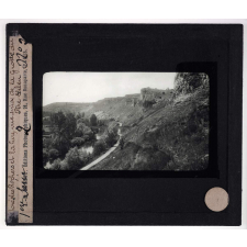 Le Morvan (introduction et 1re série) Morvan septentrional et central - vallées du Cousin, de la Cure et de l'Yonne. St-Moré. Les Rochers et la Cure, vue prise de la grotte du Père Leleu.