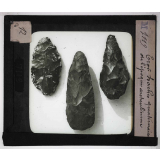 Ère quaternaire, ustensiles, nature, fossiles. Trois haches quaternaire de l'époque archeulienne.