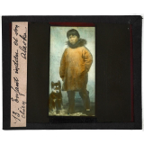 Alaska. Enfant indien et son chien.