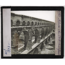 Sud-Est. Nîmes. Le Pont du Gard.
