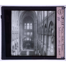 Histoire de Paris. I. Paris depuis la période gallo-romaine jusqu'à la fin du XIVè siècle. Notre-Dame. Intérieur, vers le chœur.
