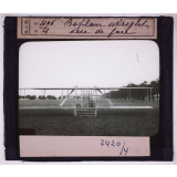 L'Aviation. Biplan Wright, vue de face.
