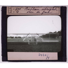 L'Aviation. Biplan Wright, vue de face.