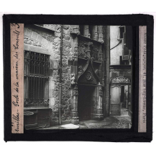 L'Auvergne (2e série). Cantal. Aurillac : Porte de la maison des Consuls.