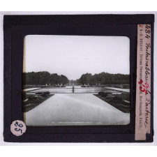 Le Palais de Fontainebleau. Le parterre.