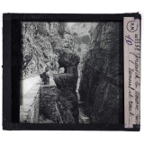 Le Dauphiné. Gorges de la Bourne (Isère). Tunnel et route.
