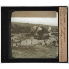 Les Hébreux. Amouas-Emmaüs. Femmes du village puisant de l'eau.