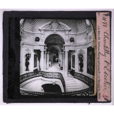 Visite à Chantilly. L'escalier.