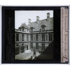 Le Musée Carnavalet. Cour d'entrée.