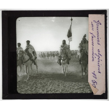 Algérie, Tunisie, Maroc. Goumiers algériens, un fauconnier.