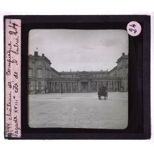 Châteaux historiques. Château de Compiègne façade XVIIIe côté de l'entrée.
