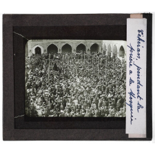 Iran. Téhéran, pendant la prière à la Mosquée.