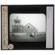 La Bolivie. Eglise de Tiahuanaco bâtie avec les pierres des ruines.