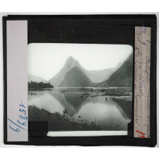Nouvelle-Zélande et Tasmanie. Série I Géographie physique et population. Milford Sound et pic de la Mitre.