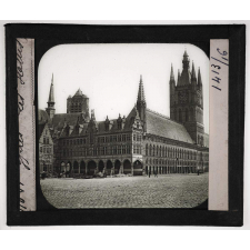 Belgique. Ypres. Les Halles.