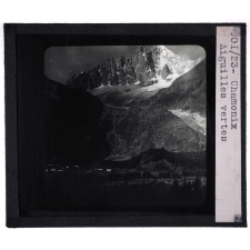 Chamonix et la vallée de l'Arve. Aiguilles vertes.