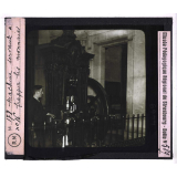 Une Visite à l'Hôtel des monnaies. Machine servant à frapper les monnaies.