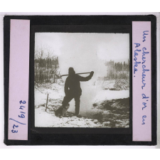 L'Or. Un chercheur d'or en Alaska.