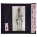 Costumes militaires des 17e et 18e siècles. Soldat du régiment de Flandre en 1757.