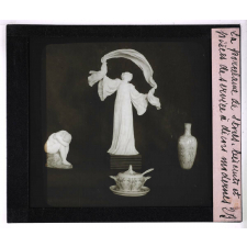 La Manufacture de porcelaine de Sèvres. Biscuits et pièces de service à décors modernes.