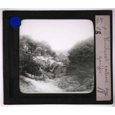 Roches et terrains. Huelgoat : rochers du gouffre.