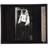 La Serbie. Costume de femme.