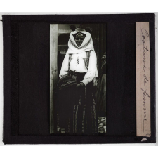 La Serbie. Costume de femme.