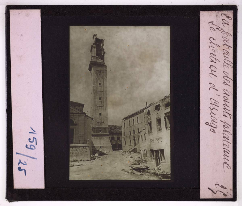 La Bataille des hauts plateaux de l'Adige à la Brenta (mai - juillet 1916). Le clocher d'Asiago.