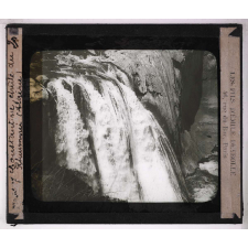 Les Différents types de vallées. Constantine chute du Rhummer (Algérie).