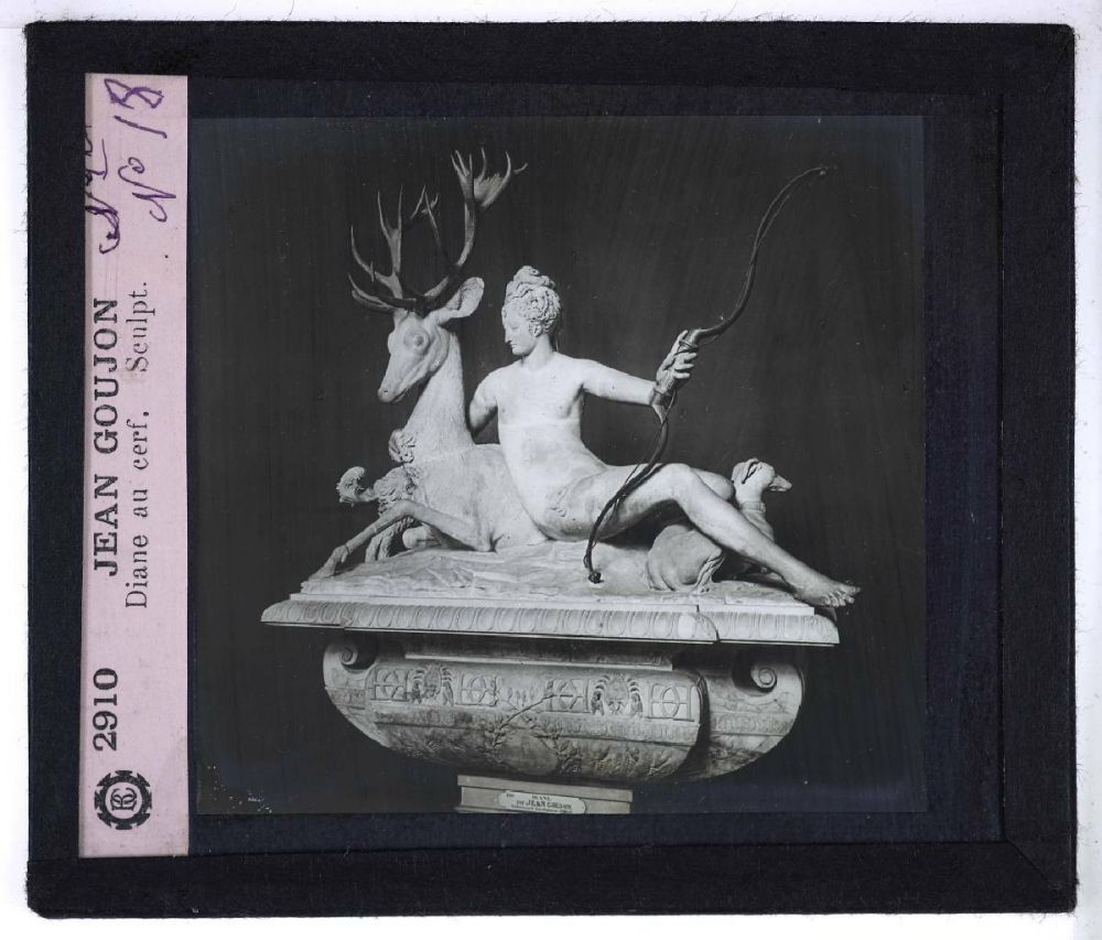 La Sculpture française du Moyen-Âge et de la Renaissance au Musée du Louvre. Jean Goujon. Diane au cerf.