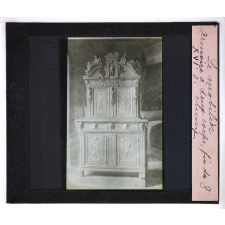 Le Mobilier en France du Moyen-Age au XIXè siècle. Armoire à deux corps, fin du XVIe siècle. Cluny.