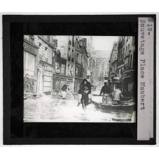 La Seine. Sauvetage Place Maubert.