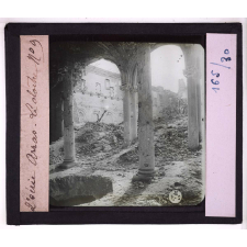 Villes martyres. Arras. Le cloître.