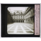 La Sorbonne. La cour intérieure, la façade côté nord.