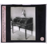 L'Art français des origines à 1800 - d'après les collections du Petit Palais (Exposition universelle de 1900). II. XVIIe et XVIIIe siècles. Bureau Louis XVI.