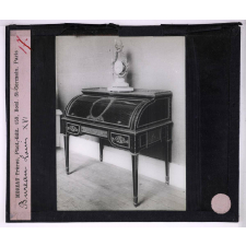 L'Art français des origines à 1800 - d'après les collections du Petit Palais (Exposition universelle de 1900). II. XVIIe et XVIIIe siècles. Bureau Louis XVI.