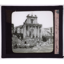 Le Forum. Temple de Faustine.