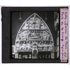La Cathédrale française au XIIIe siècle. Notre-Dame de Paris. Porte de la Vierge, tympan.