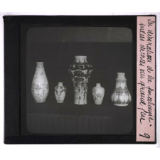 La Décoration de la porcelaine à la Manufacture Nationale de Sèvres. Pièces décorés au grand feu.