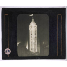 The Singer Building. Tour de gratte-ciel vue pendant la nuit.