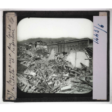 Le Tremblement de Terre de Messine (28 décembre 1908). Panorama du Corso Garibaldi et Préfecture.