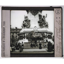 Statue de la République. Paris. Piédestal.