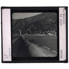 Côtes de la Méditerranée. Menton. Le port.