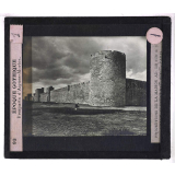 Architecture gothique II. - Constructions militaires, publiques et civiles. Remparts d'Aigues-Mortes.