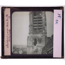Villes martyres. Soissons, une tour de la Cathédrale.
