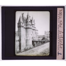 Les Châteaux historiques français. Vitré. Le châtelet.