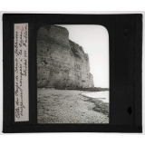 Normandie, Pays de Caux et d'Auge. Côte du Pays de Caux. Falaises crayeuses rongées à la base.