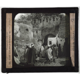 Le Maroc. Géographie, types et coutumes. Tanger. Vieille porte.