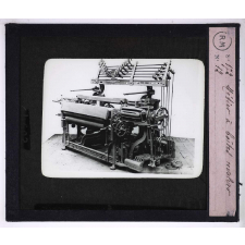 Le Tissage (premiers éléments). Métier à boîtes révolver.