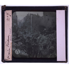 Verdun en février-mars 1916 (en arrière de la bataille). Une rue.